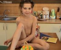 [Image: n4plzmk6gmfx_t.jpg]