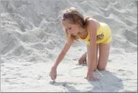 [Image: aroezxbgohfj_t.jpg]