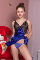 [Image: d52hlonl0570_t.jpg]